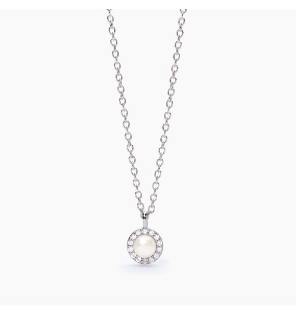 Gargantilla de plata 925 rodiada con cadena forzatina de 1,
5 mm, colgante con perla cultivada botón 4,5-5 mm y circonitas 1,25 mm, largo regulable de 36 a 41 cm.