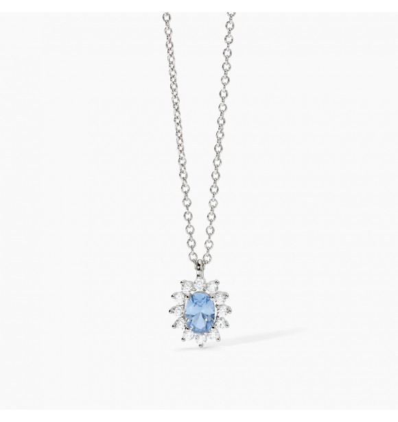 Gargantilla de plata 925 rodiada con cadena forzatina de 1,
5 mm, aguamarina sintética de talla ovalada de 5x7 mm y circonitas blancas de 2 mm, largo regulable de 40 a 45 cm