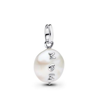 PANDORA 793783C01 Colgante de plata de ley con forma de mamá,
 perla barroca cultivada en agua dulce tratada en blanco y circonita cúbica transparente.